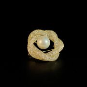 Elegant openwork gold thread pearl flower brooch