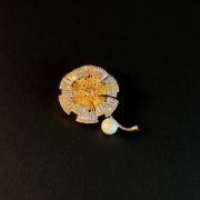 Elegant round gold crystal flower brooch